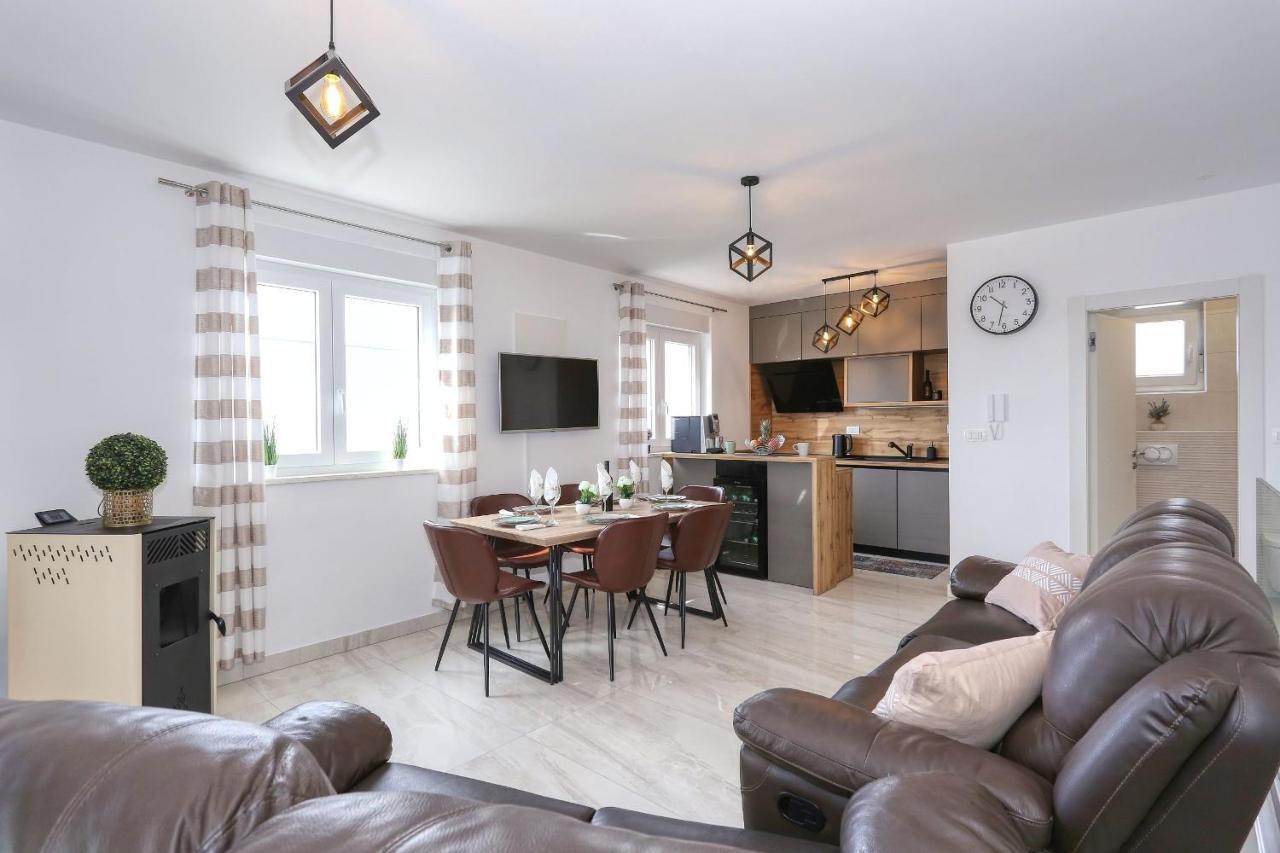 Luxury Apartment Isabell ซาตอน ภายนอก รูปภาพ